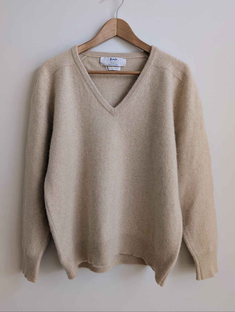 Pringle Of Scotland 100% Cashmere Approx Large V Neck Cream Sweater